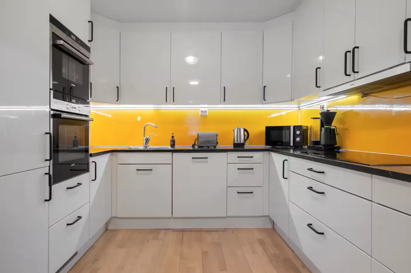 Cocina equipada de la casa