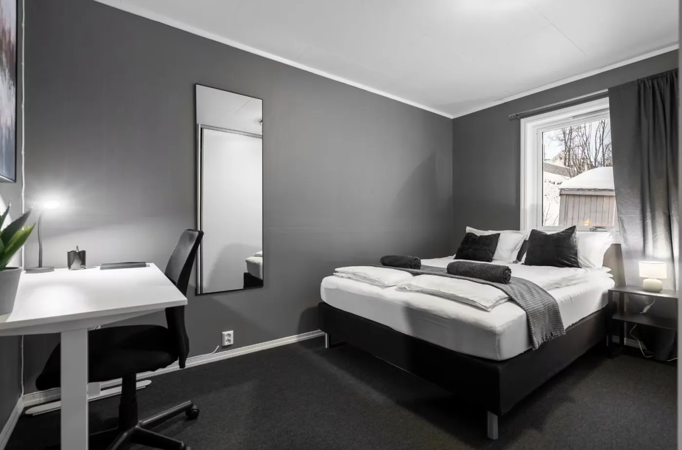 Habitación doble con escritorio