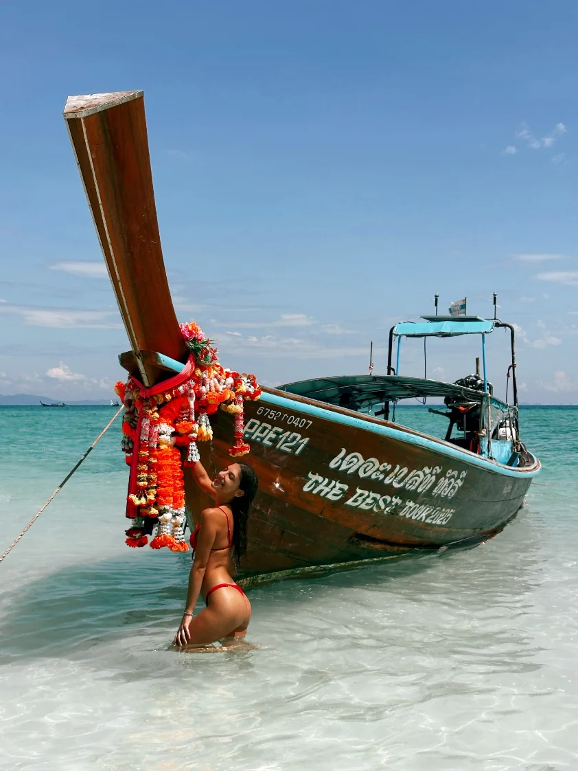 Bote de cola larga en Railay