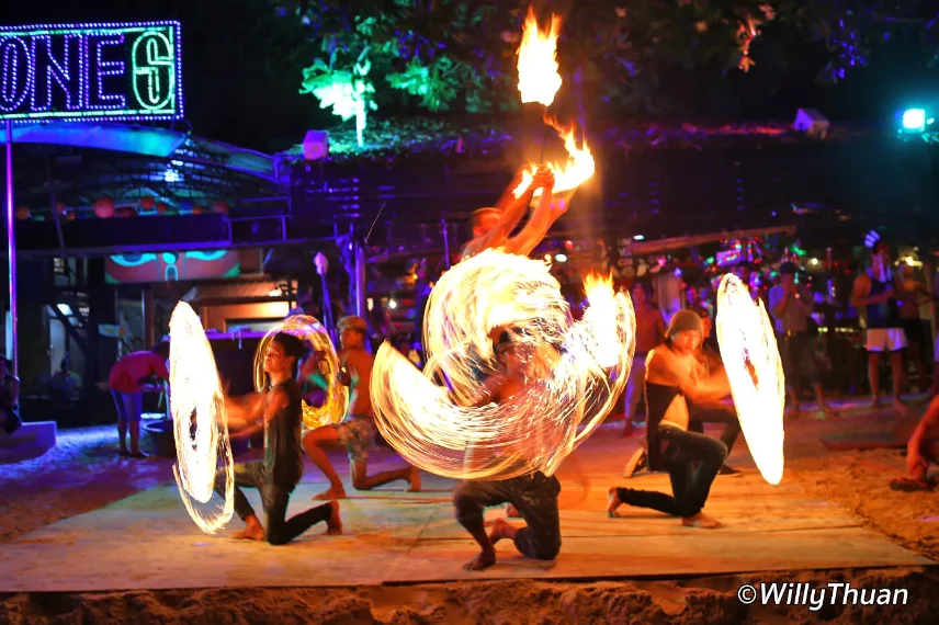 Fire show en la playa de Koh Phi Phi
